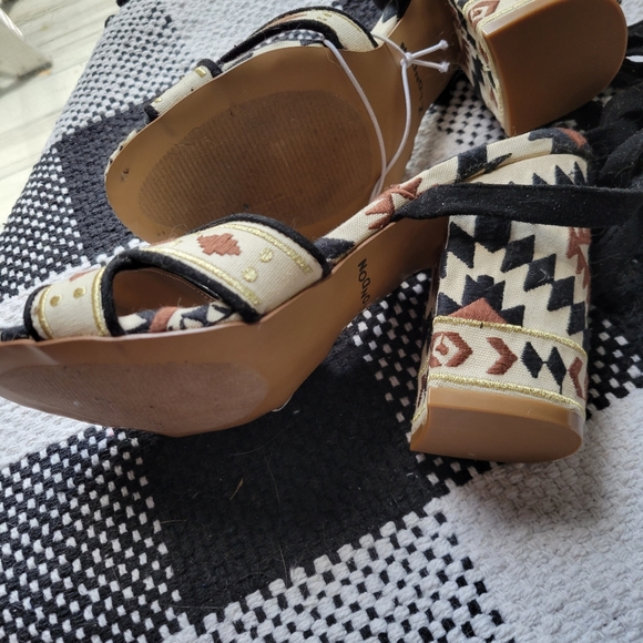 Z London Tribal Design tie-up Wrap Sandals, Chunky Heels sz 7.5 - Picture 6 of 8